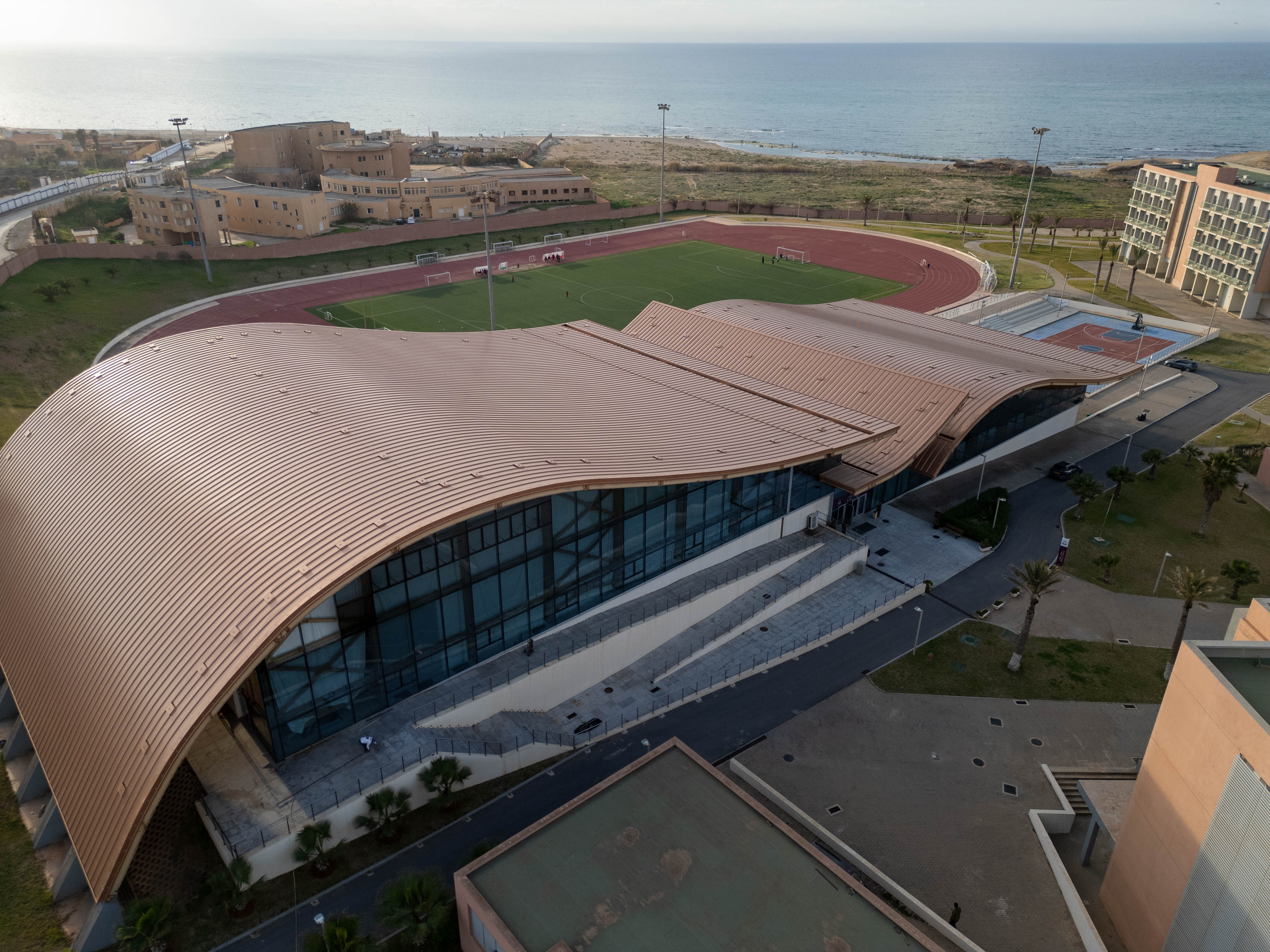 ESHRA — vue aérienne complexe sportif Aïn Benian